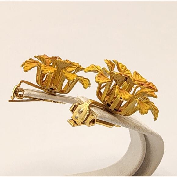 1950s VTG Enameled Flower Earrings Clip-on Yellow Orange Textured Open Retro - Picture 2 of 4